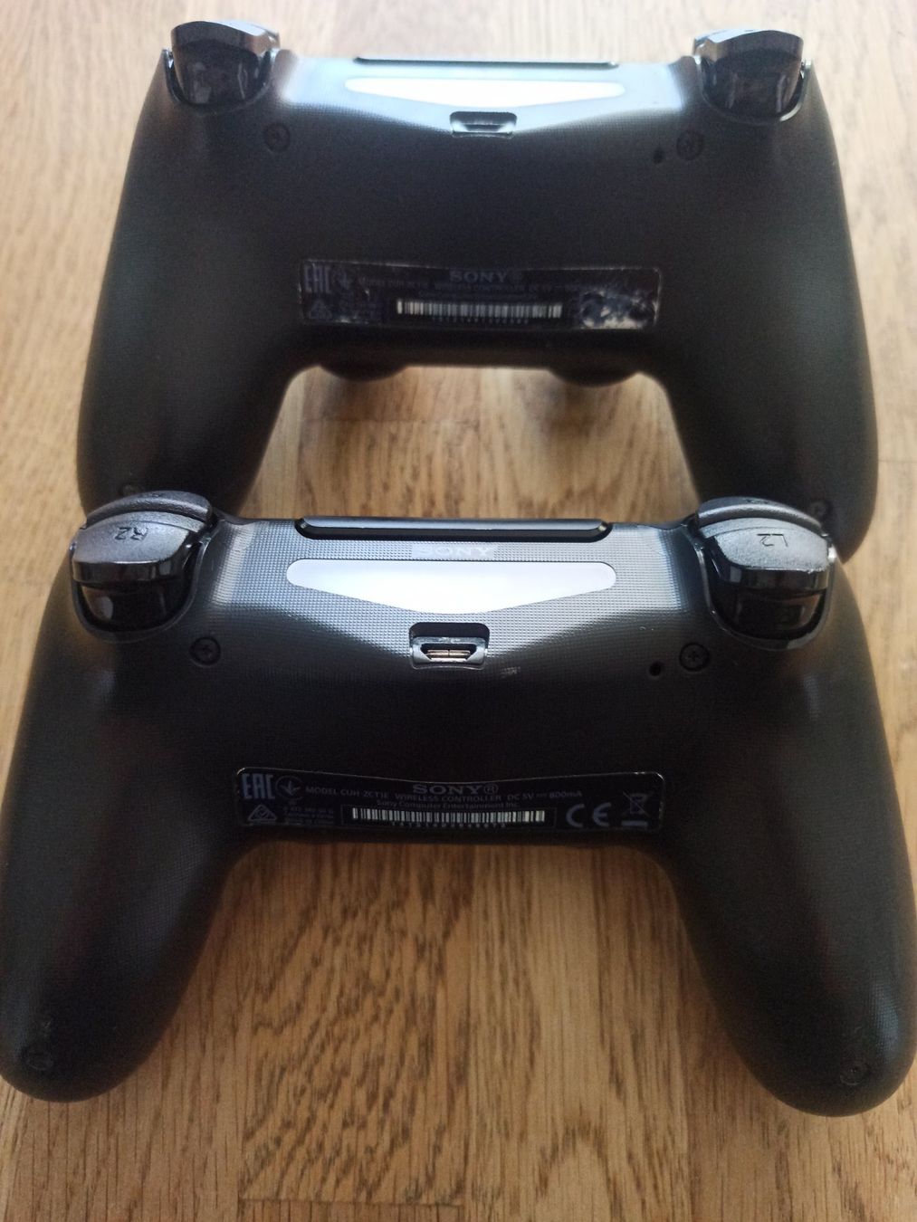 Controller: 2 x Original Controller Sony PS4 Wireless DualShock 4 V1 – Usato da Oberweningen venduto da mar_87mx 5