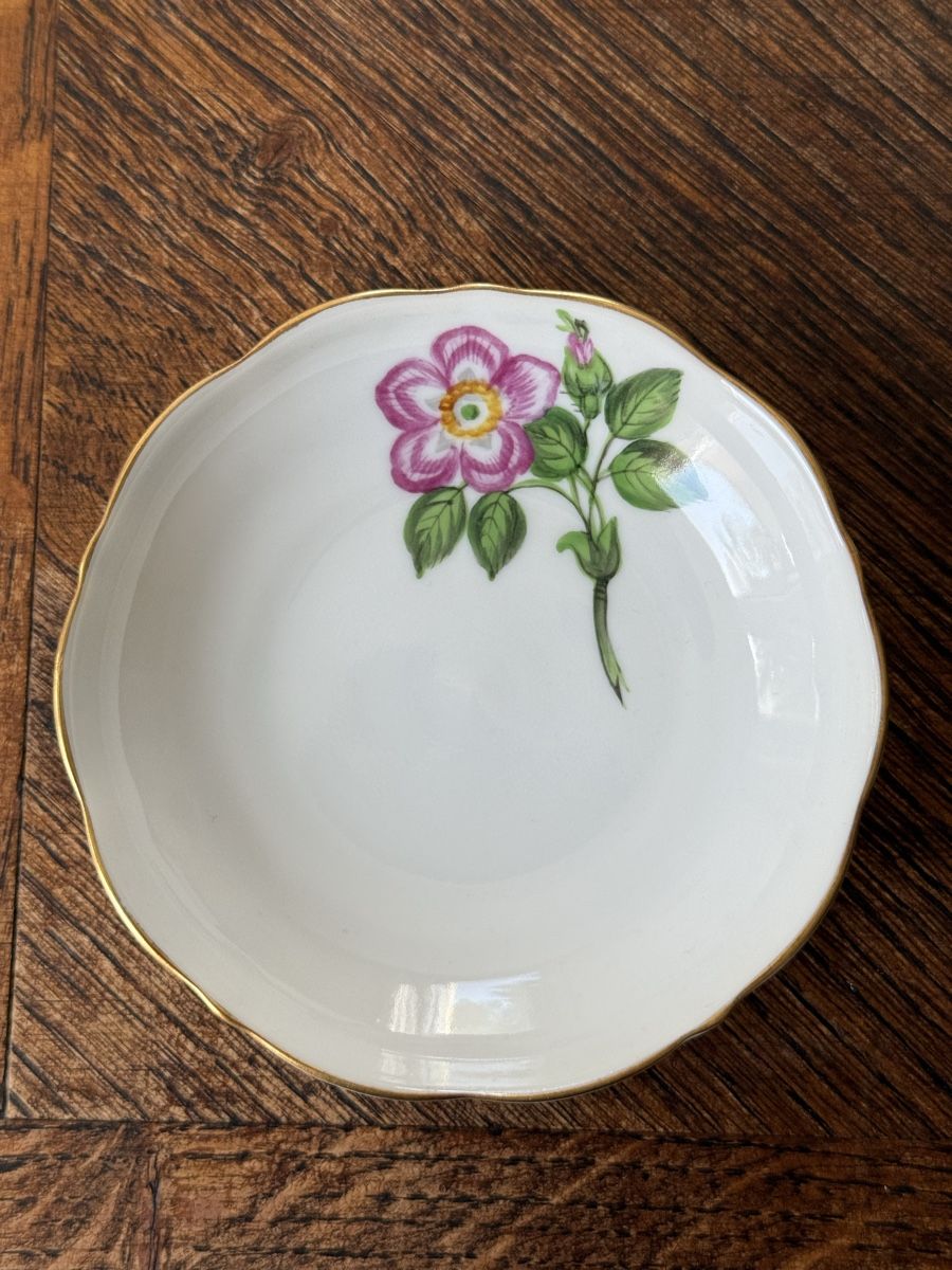 Herend Tazze: Herend Hungary Teacup with Saucer – Nuovo (secondo la descrizione) da Commugny venduto da semamonfronoli 3