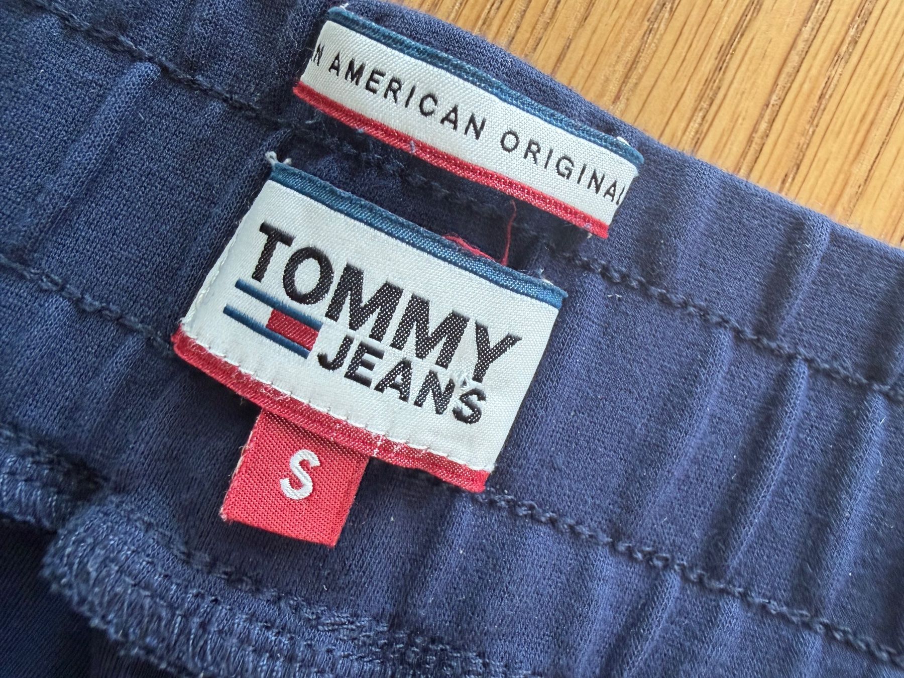 Tommy Hilfiger Pantaloni: THOMMY HILFIGER Design Jogging Hose, S – Usato da Engelberg venduto da Pits68
