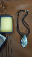 Collana girocollo con ciondolo in vetro di Murano