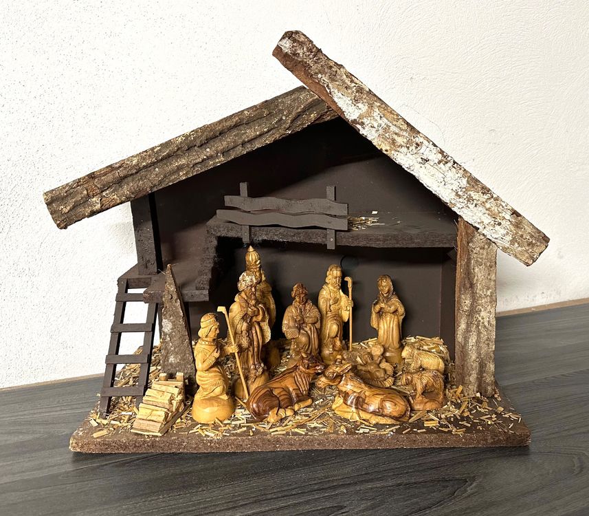 Weihnachtskrippe mit handgeschnitzten Figuren aus Olivenholz Kaufen