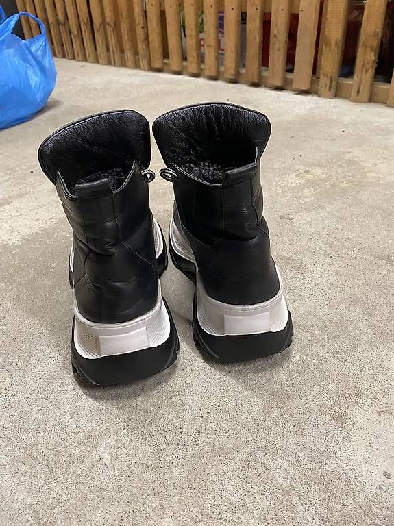 Scarpe da donna: Stiefel mit Schafsfell große 39 – Usato da Pratteln venduto da davidjg78 2
