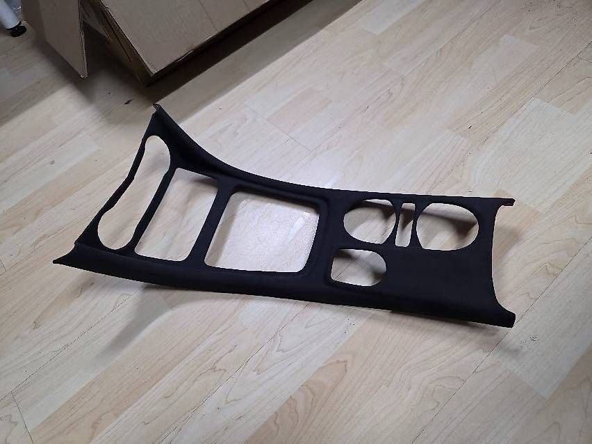 Tutti pezzi di ricambio auto: MERCEDES CENTER CONSOL ALCANTARA – Usato da Wängi venduto da Plt.design 1