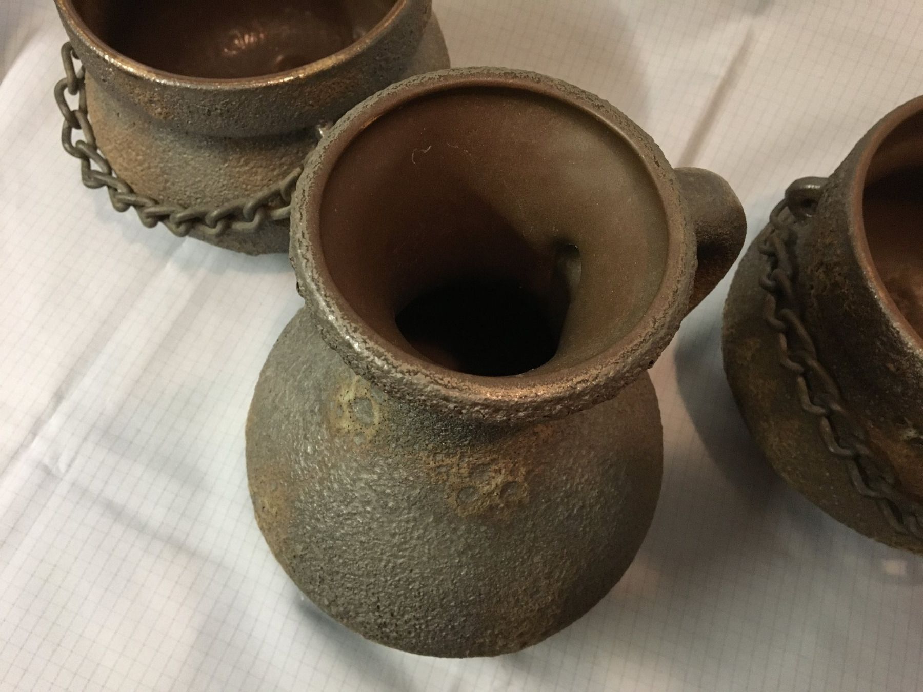 Vasi per fiori: 3 rustikale Übertöpfe mit Kette und Blumenvase – Usato da Bergdietikon venduto da Werkler33 5