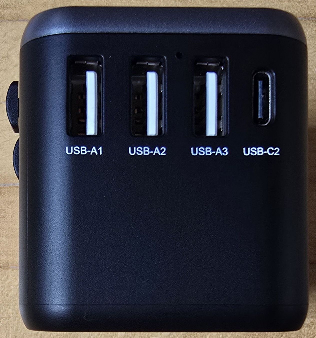 Unità & Adattatore: Verbatim : Universal Travel Adapter – Nuovo (secondo la descrizione) da Froideville venduto da xXSebastienXx 4