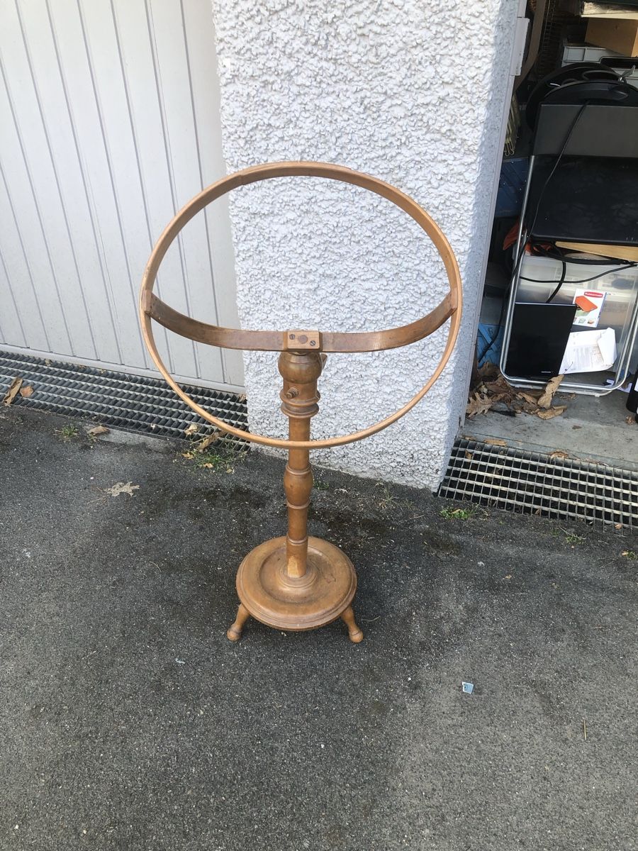 Autres décorations & accessoires: Holz Globus Ständer mit verstellbarem Ring gebraucht – D'occasion à Arbon par Wladimir1
