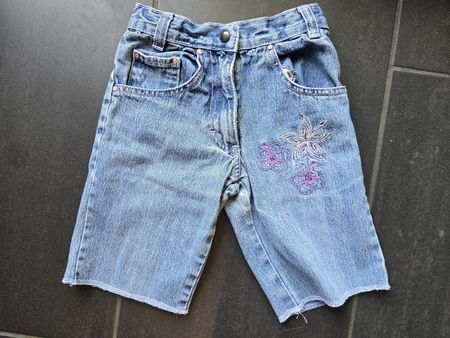 Jeansshorts Mädchen Grösse 110/116 bestickt