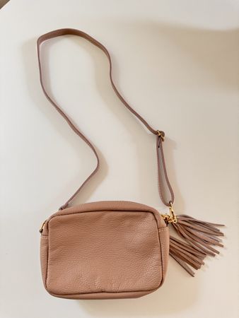 Handtasche aus Leder in nude/puder NEU