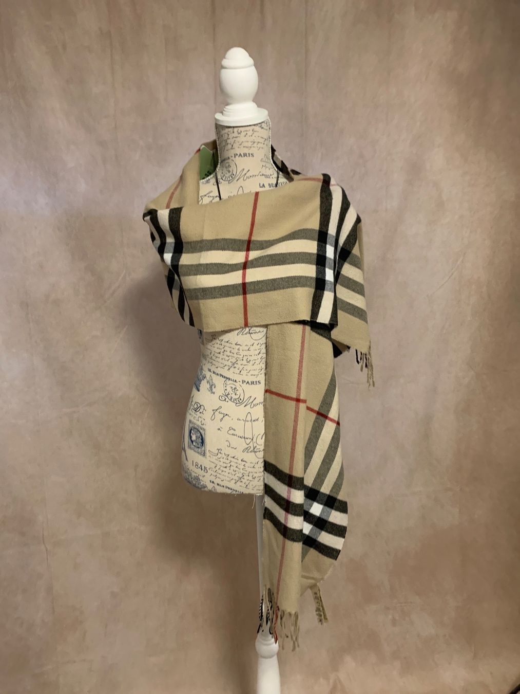 Burberry Foulard & Sciarpe: NEU Burberry Schal cashmere – Nuovo e nell'imballaggio originale da Gipf-Oberfrick venduto da Moneypenny 4