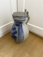 Steingut Krug mit Zinndeckel blaue Bemalung gut erhalten