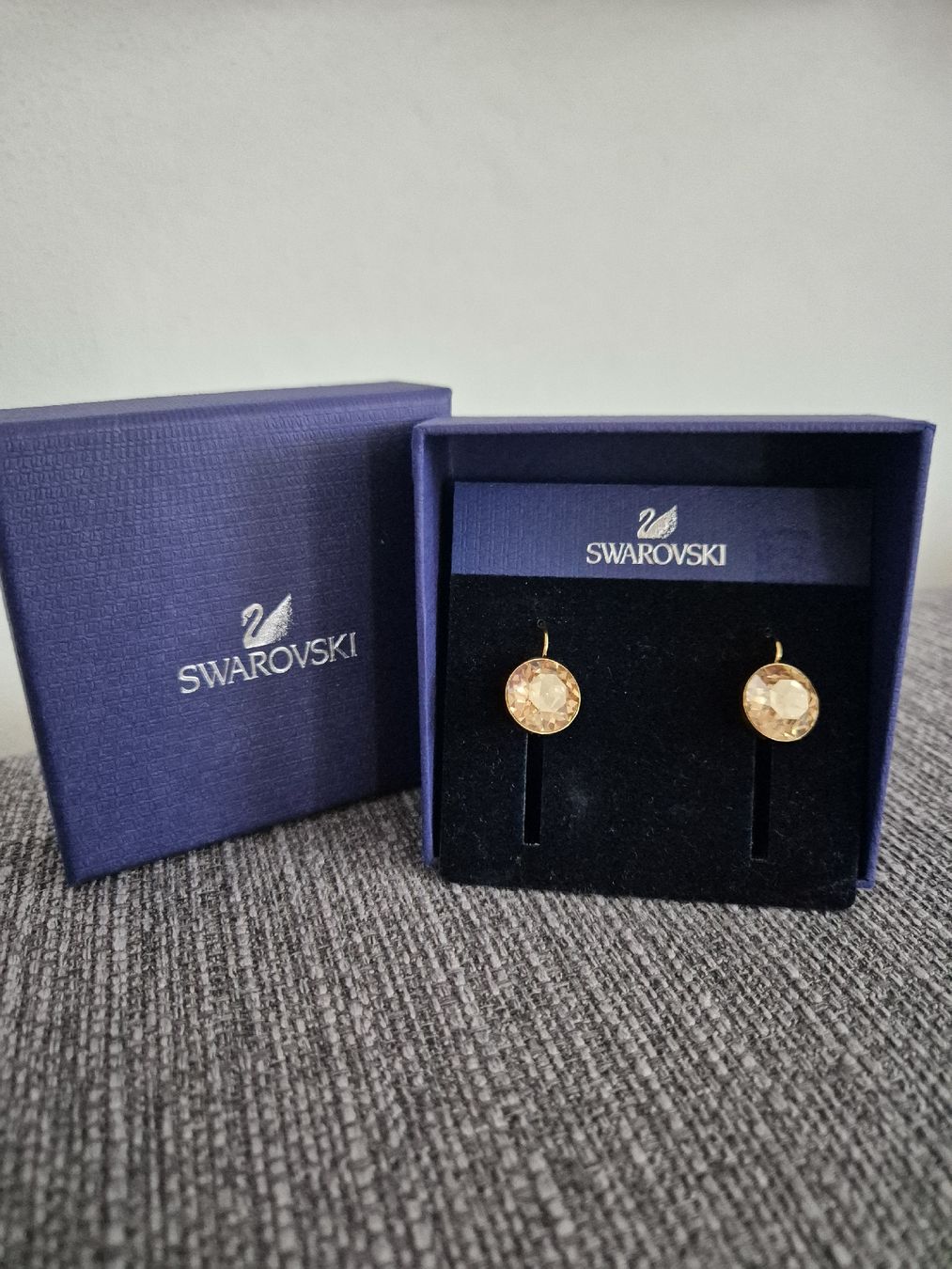 Swarovski Ohrringe & -stecker: Swarovski Ohrringe goldfarben – Gebraucht aus Wetzikon ZH von mar_8jrl 4