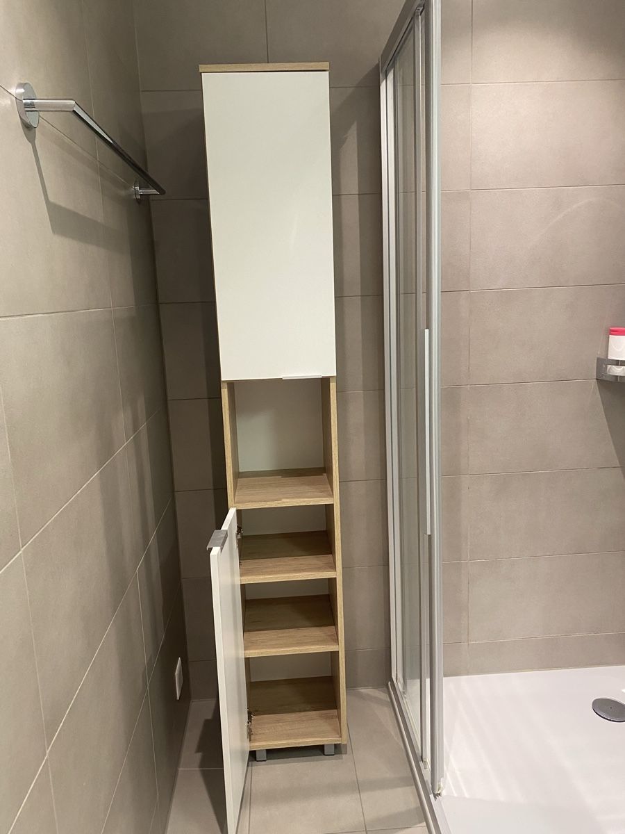 Armoires: Badezimmerschrank (weiss/Holzspan) – D'occasion à Zug par shoppingqueen10 2