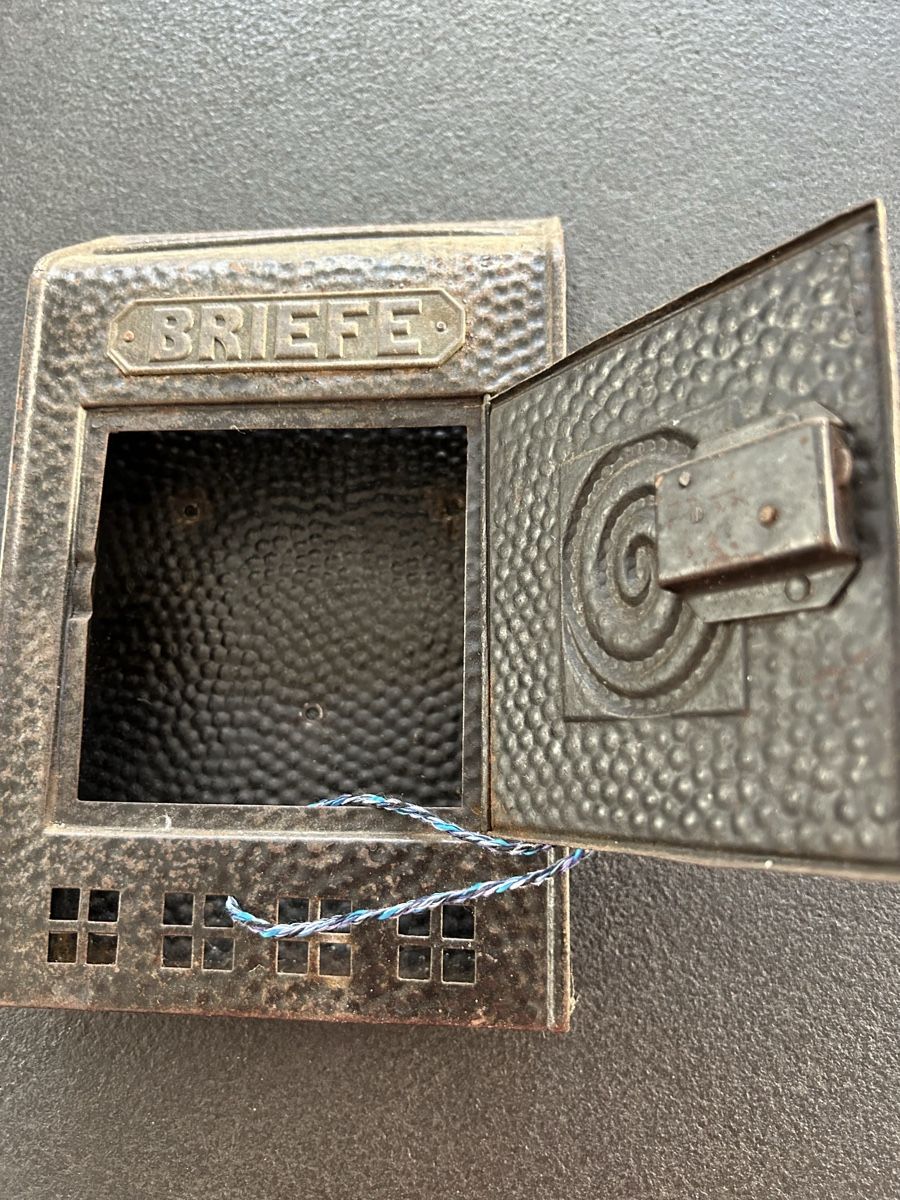 Altro per la casa: Antiker Briefkasten aus Metall – Usato da Birmenstorf AG venduto da bir_9tbh 3