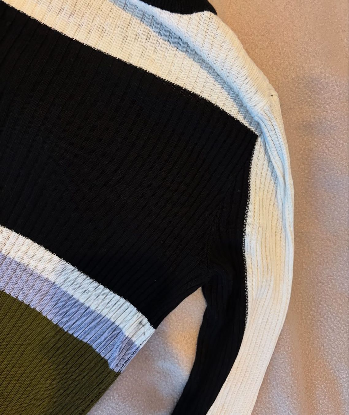 H&M Maglioni & Felpe: Pull H&M rayé coloré, taille M, automne – Usato da Montreux venduto da m.mlkstn 4