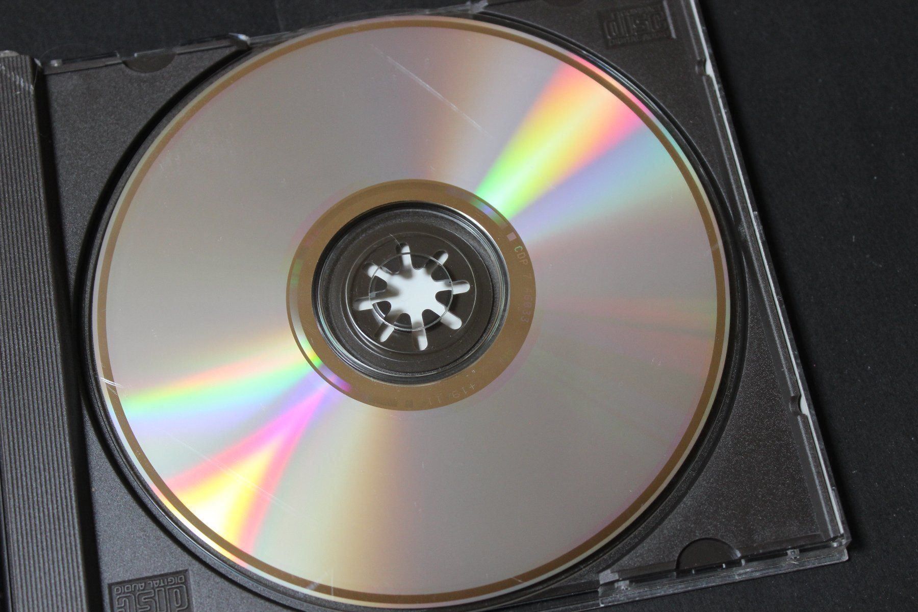 CD: QUEEN - GREATEST HITS CD Made in UK – Usato da Tübach venduto da JamesStone 4