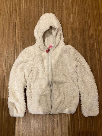 Flauschige Jacke mit Kapuze, Grösse 104
