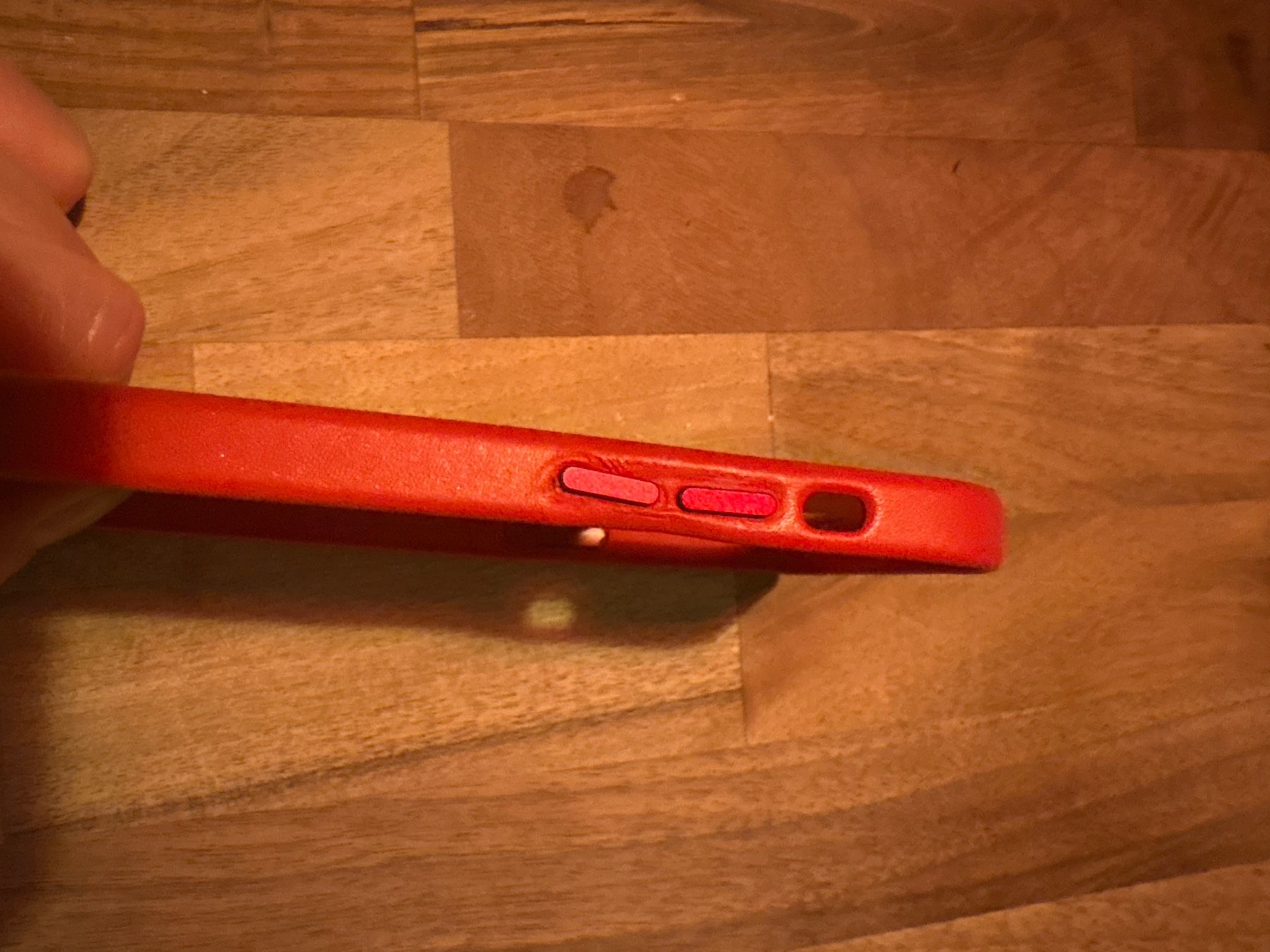 Apple Cover & Protezioni schermo: Apple Leder Case iPhone 12 Pro MagSafe rot mit Packung – Usato da Zürich venduto da DealQueen2000 4