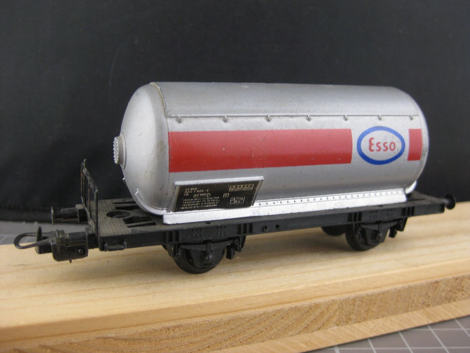 Lima Modelleisenbahnen: Lima Esso Kesselwagen – Gebraucht aus Malters von Marosko 1