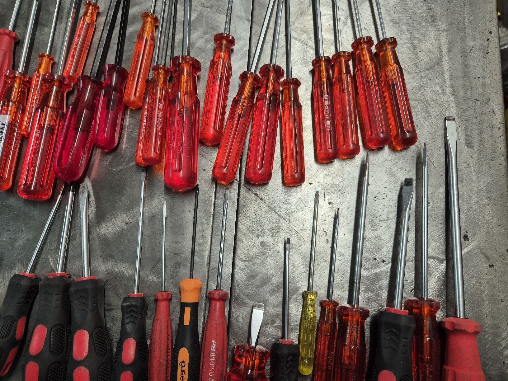 Tous les outils: Tournevis divers / 45 pièces  – D'occasion à Le Locle par CHEGUA 1