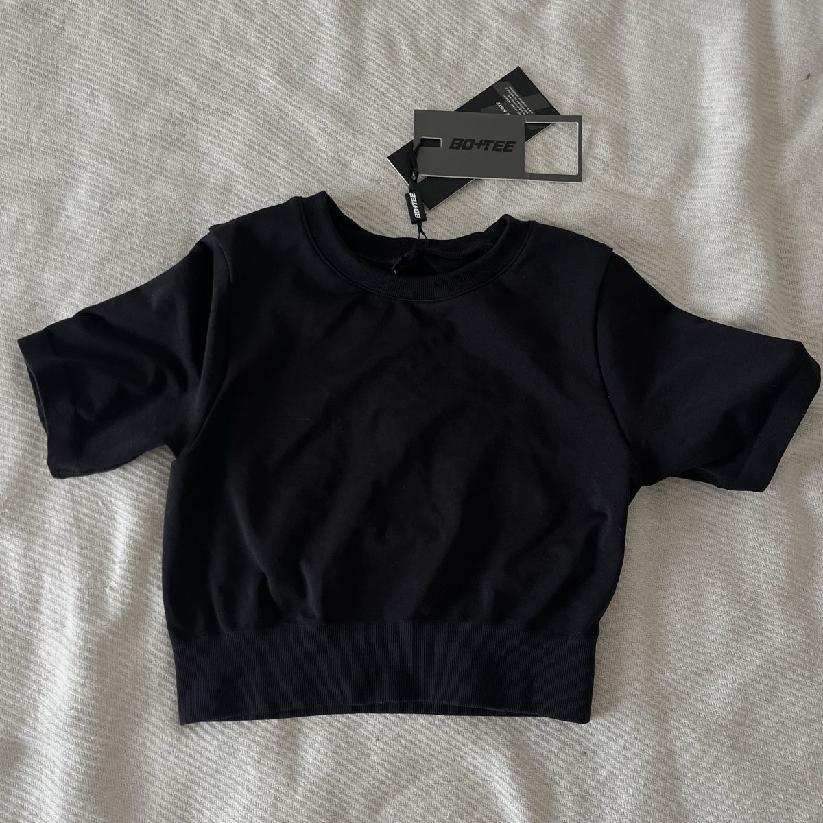 Tops: bo+tee crop top mit etikett – Neu und originalverpackt aus Zürich von art_w65h
