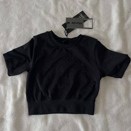 bo+tee crop top mit etikett
