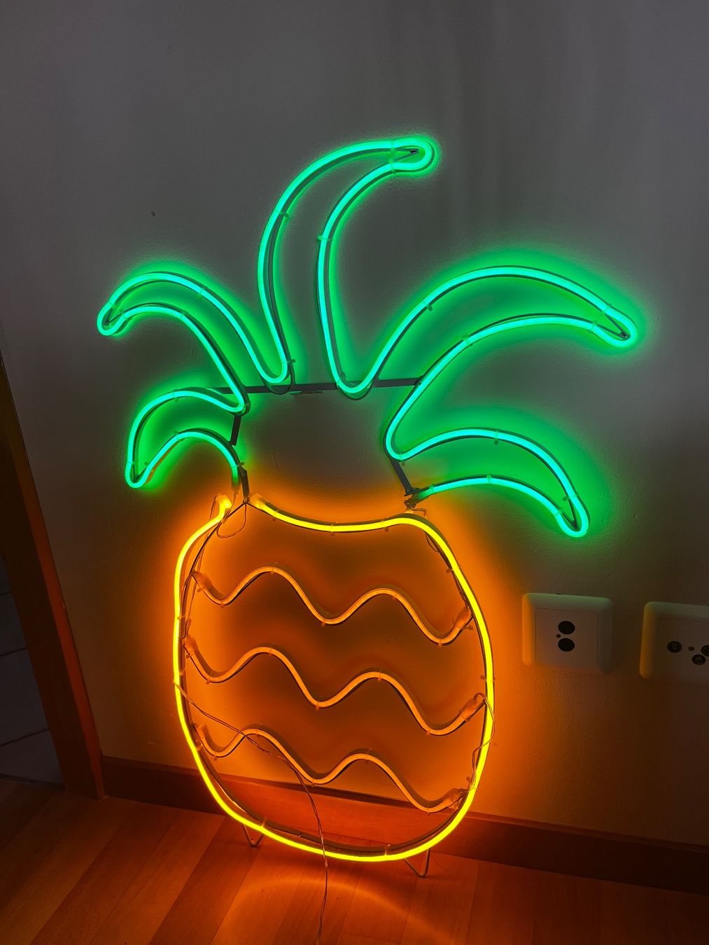 Tutte le decorazioni: Leuchtreklame Ananas – Usato da Sirnach venduto da Gozogo 1