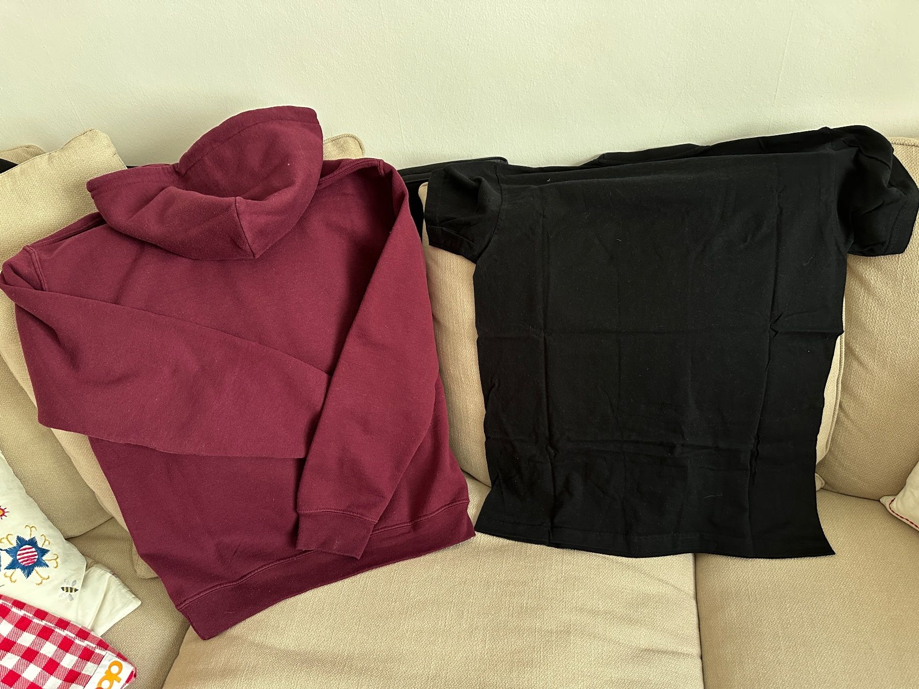 Lotti di vestiti: 3Plusss T-shirt & Sweater – Usato da Luzern venduto da Sesilija 5