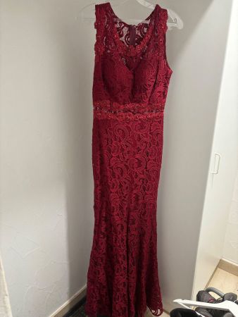 rotes Abendkleid