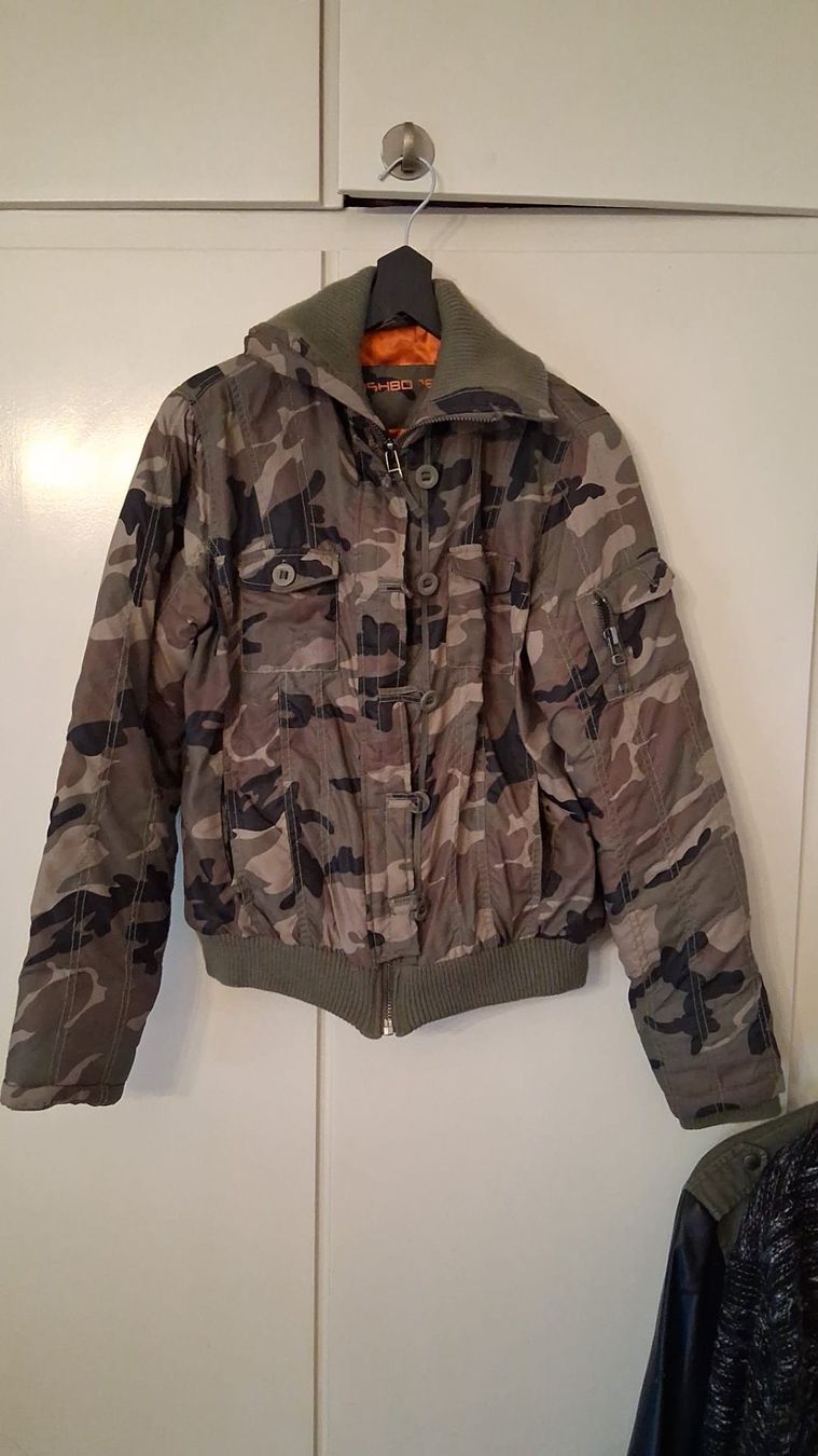 Lotti di vestiti: Lot de vêtements – Usato da Bienne venduto da TeddySparrow 5