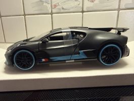 Bugatti Divo 1/24 grau matt NEU/IVP