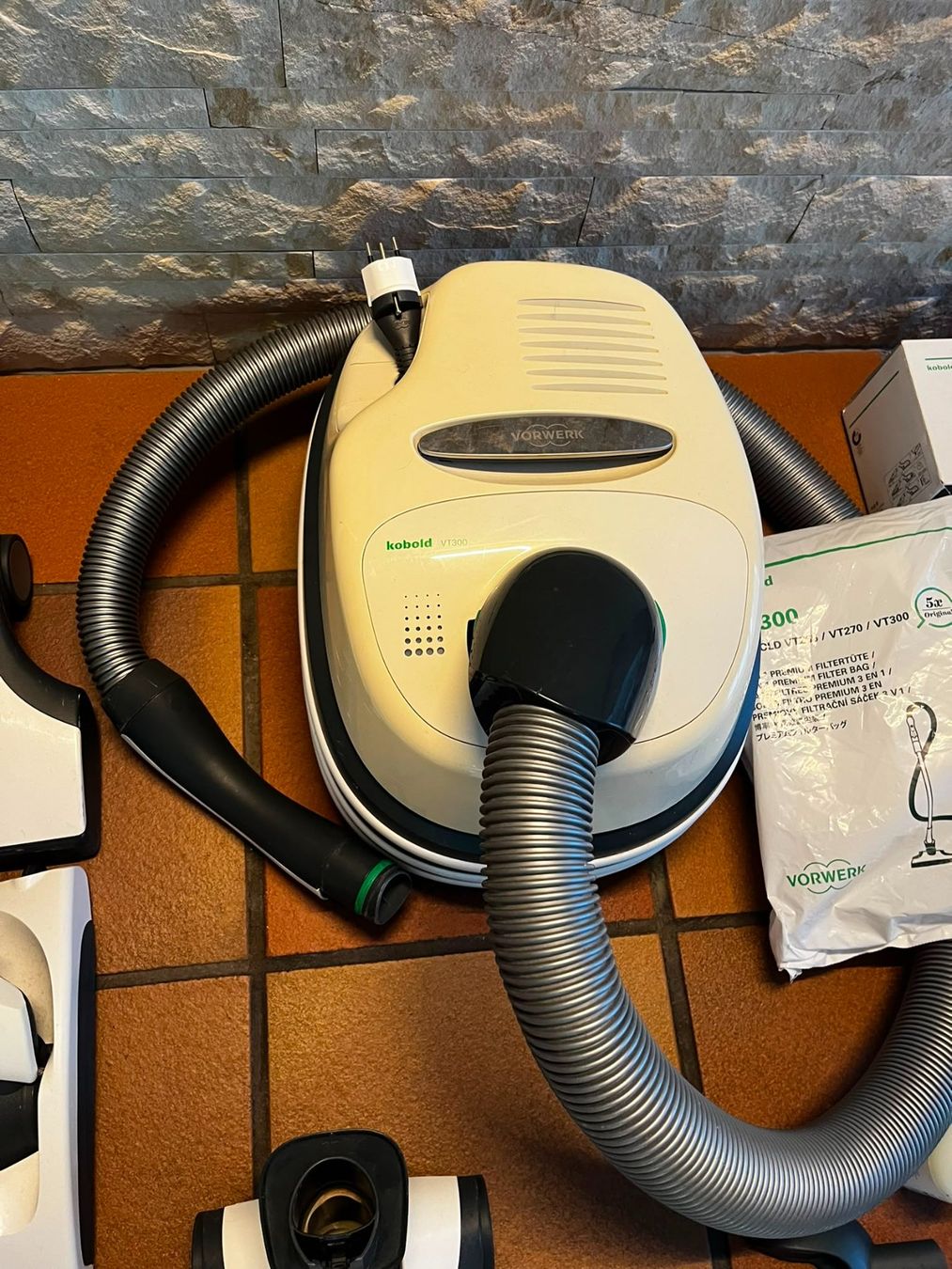 Vorwerk Staubsauger & Zubehör: Vorwerk Staubsauger Set Kobold VT300 – Gebraucht aus Jona von dardavdan 2