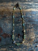 Kette mit Glaselementen