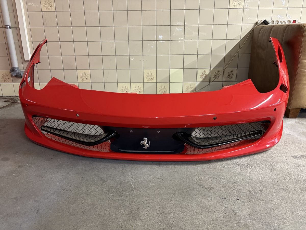 Ferrari Tutti pezzi di ricambio auto: Ferrari 458 Stossstange  – Usato da Zug venduto da M.Smolcic
