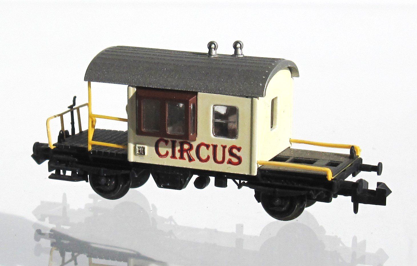 Hobbytrain Modellini di ferrovie: Hobbytrain/FischertraiNs 2002 Sputnik Circus – Nuovo e nell'imballaggio originale da Derendingen venduto da FischertraiNs 1