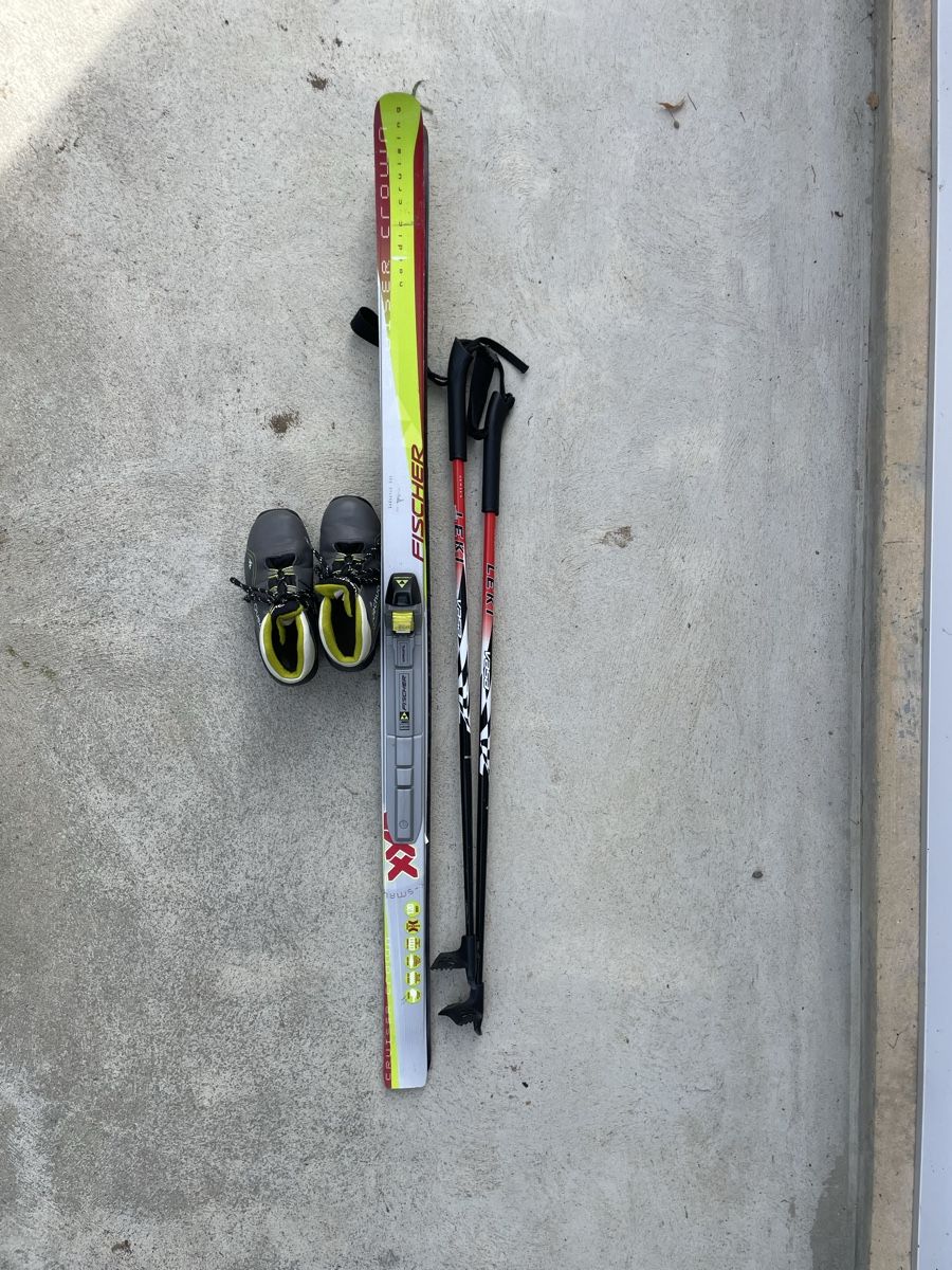 Skis: Set ski de fond  – D'occasion à Villeret par nro_pmg8