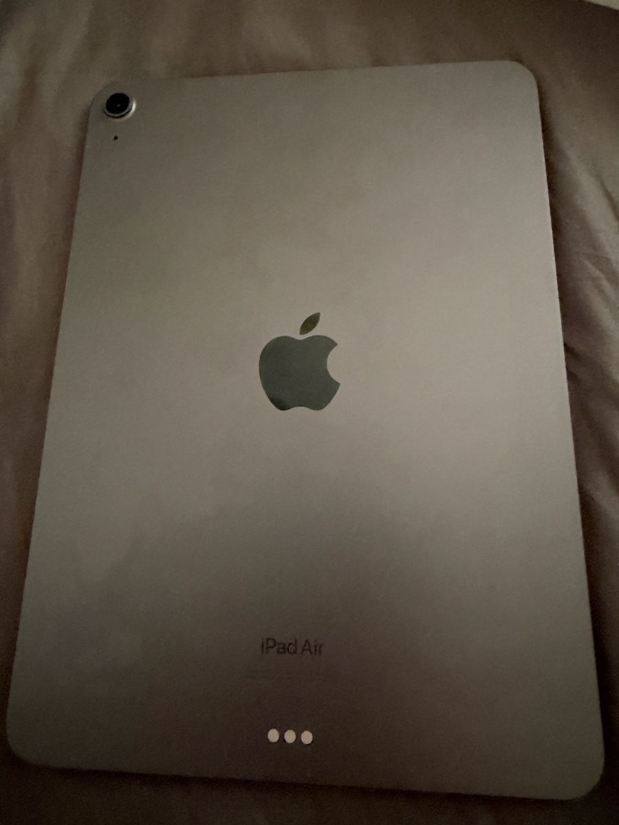 Tablettes PC: iPad Air – Neuf (Voir description) à Minusio par jul_sb2h