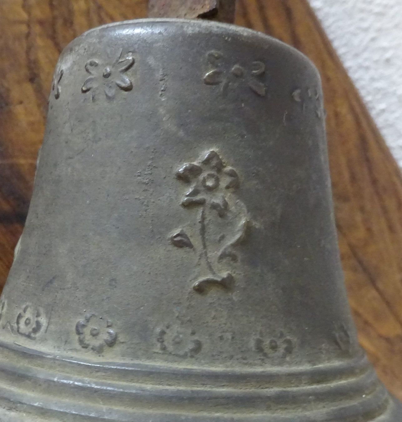 Glocken & Treicheln: Chloscher-Glöggli / S Elfi Glöggli – Gebraucht aus Esslingen von eintagammeer 1