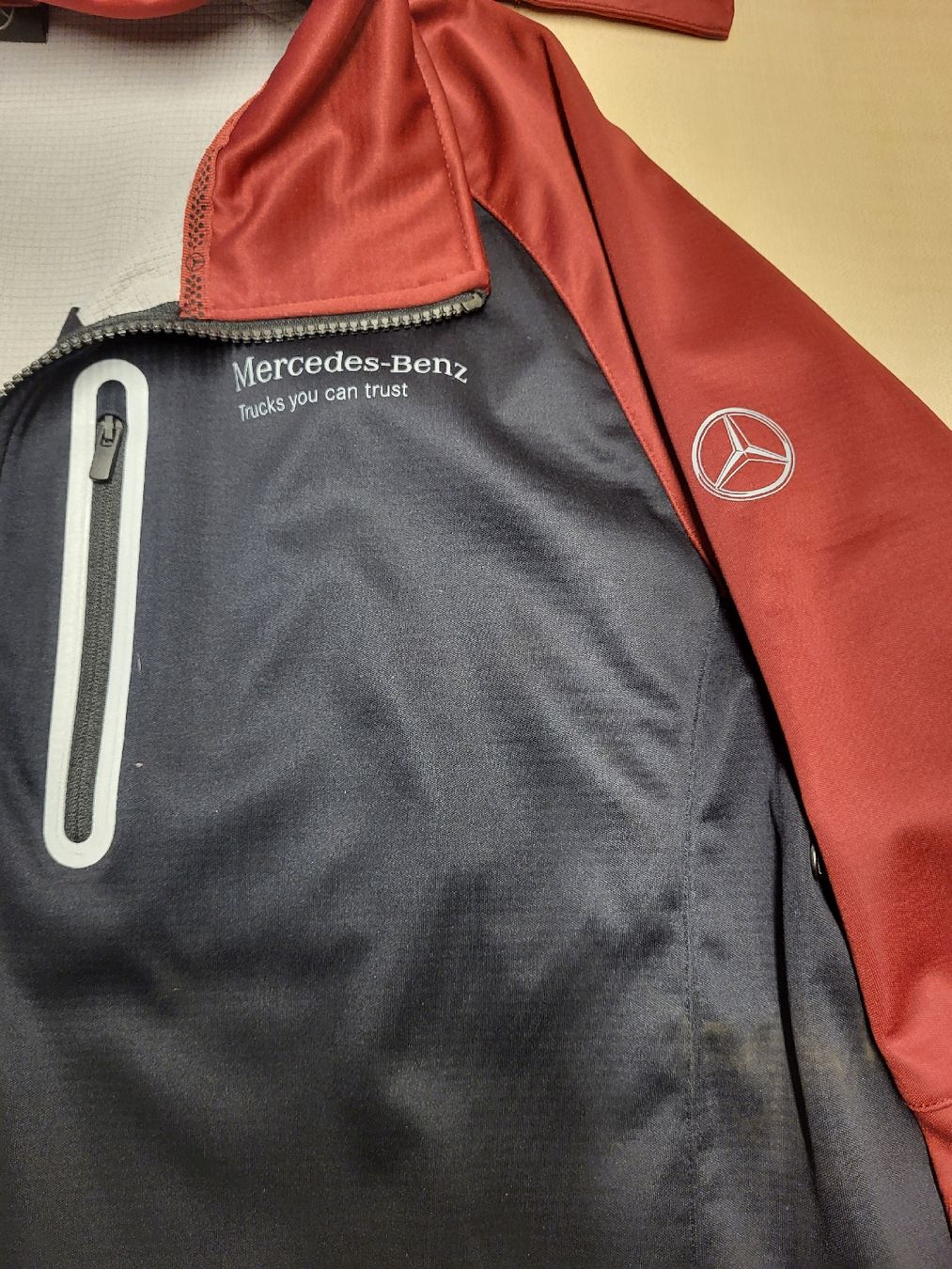 Giacche: Mercedes-Benz Softshell Jacke XL Schwarz-Rot – Nuovo (secondo la descrizione) da Chur venduto da ilesab27 2