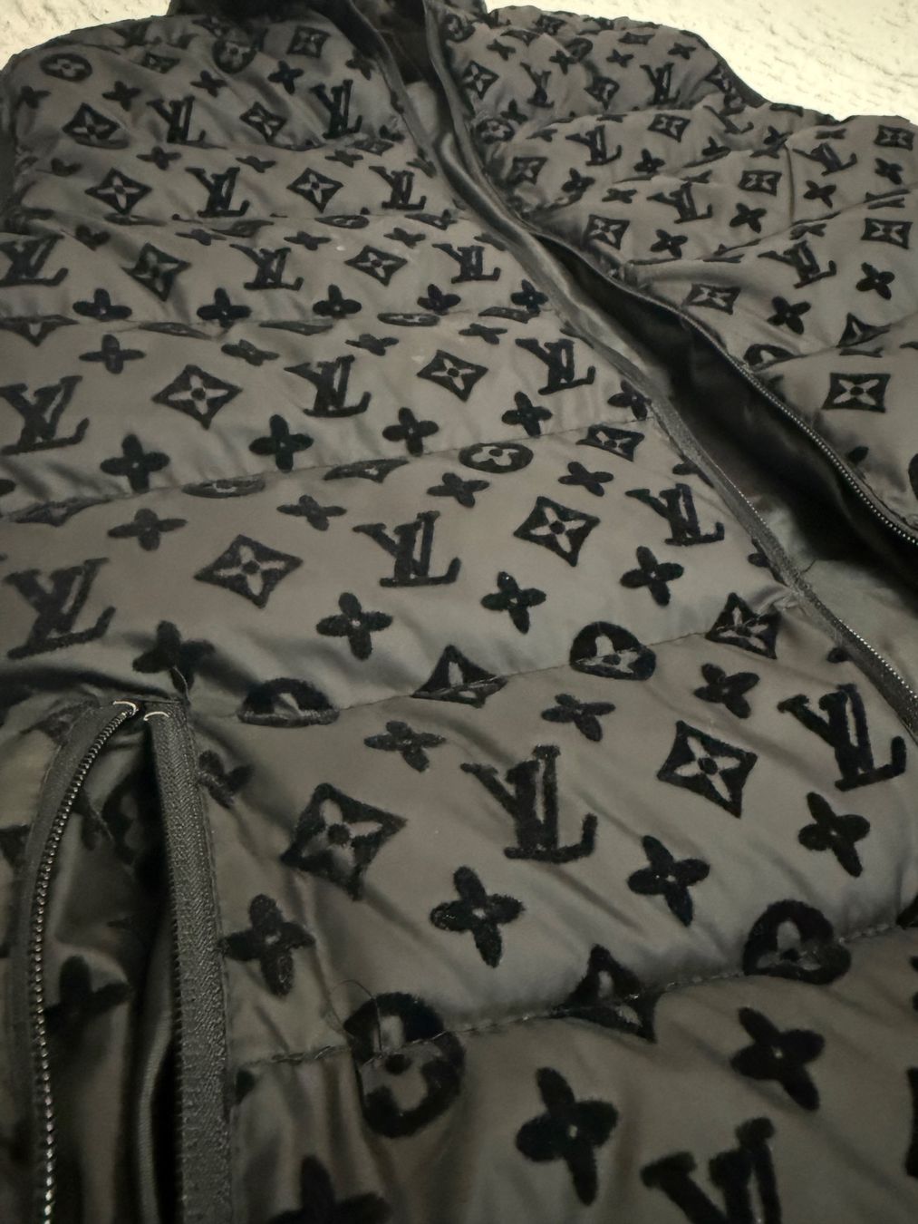 Jacken: Monogram Puffer Weste Grau/Schwarz – Gebraucht aus Embrach von Niko_357 2
