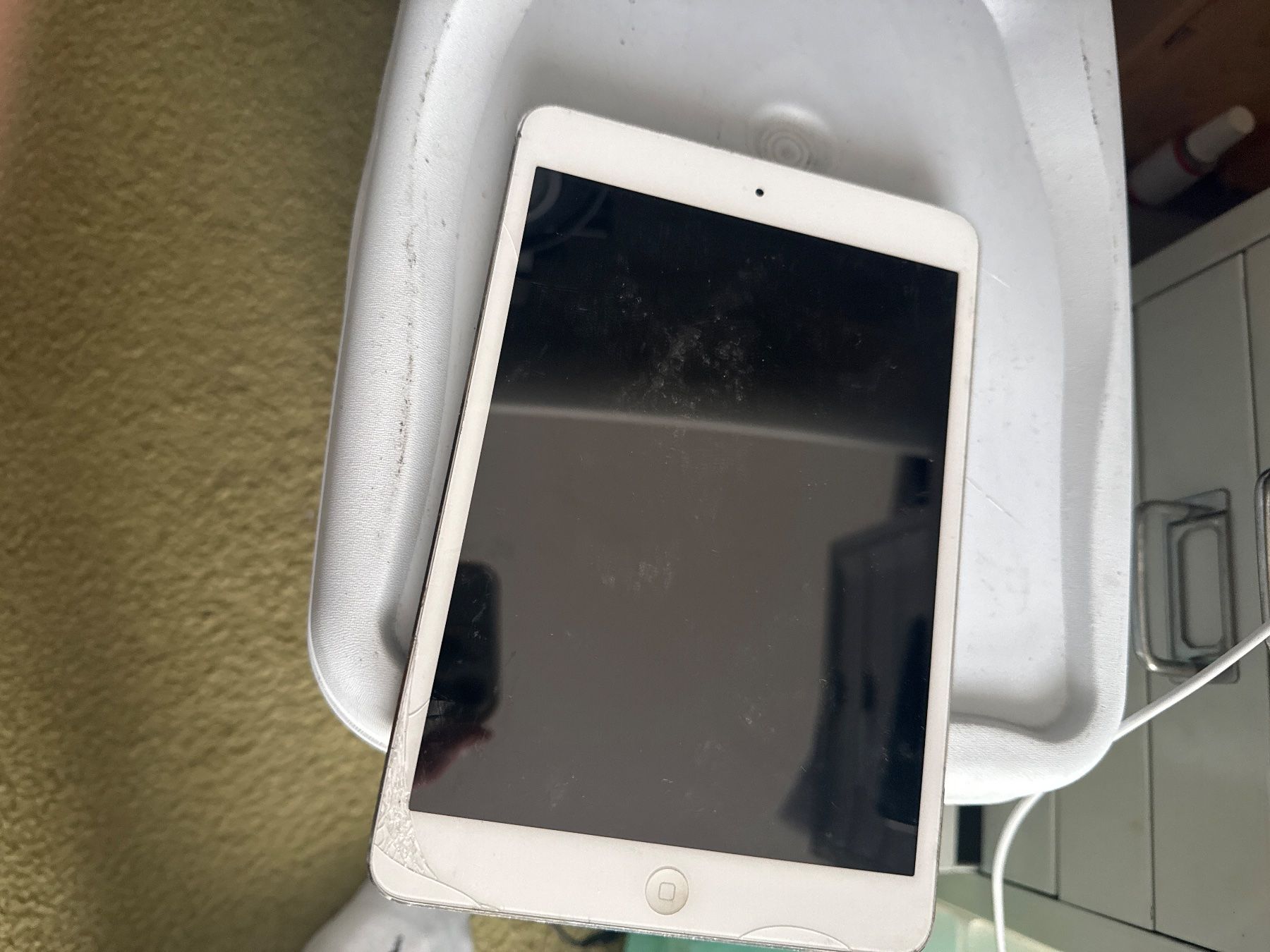 Apple Tablet PC: Ipad mini - A1432 - icloude / Display ganz!!! – Difettoso da Olten venduto da HoYa01 1