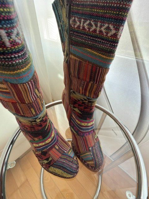 Scarpe da donna: Bunte Patchwork-Stiefel Gr. 38 Boho-Style Sommer - Herbst – Usato da Niederhasli venduto da Arena15 4