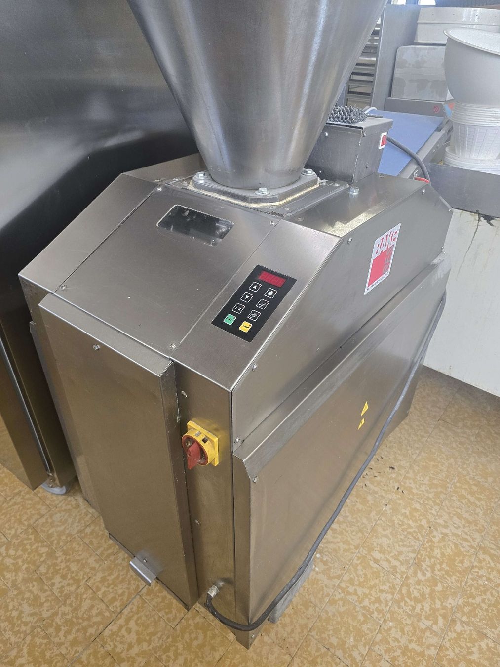 Toutes les machines: Teigteiler, Volumenteiler, Teigportionierer – D'occasion à Steinen par seb_6m2c 3