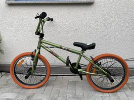 Cooles 18" BMX Freestyle mit 360 Grad drehbarem Lenker