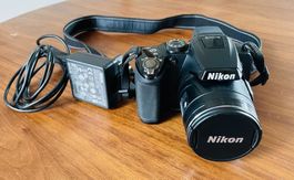 Nikon Kamera mit Zubehör