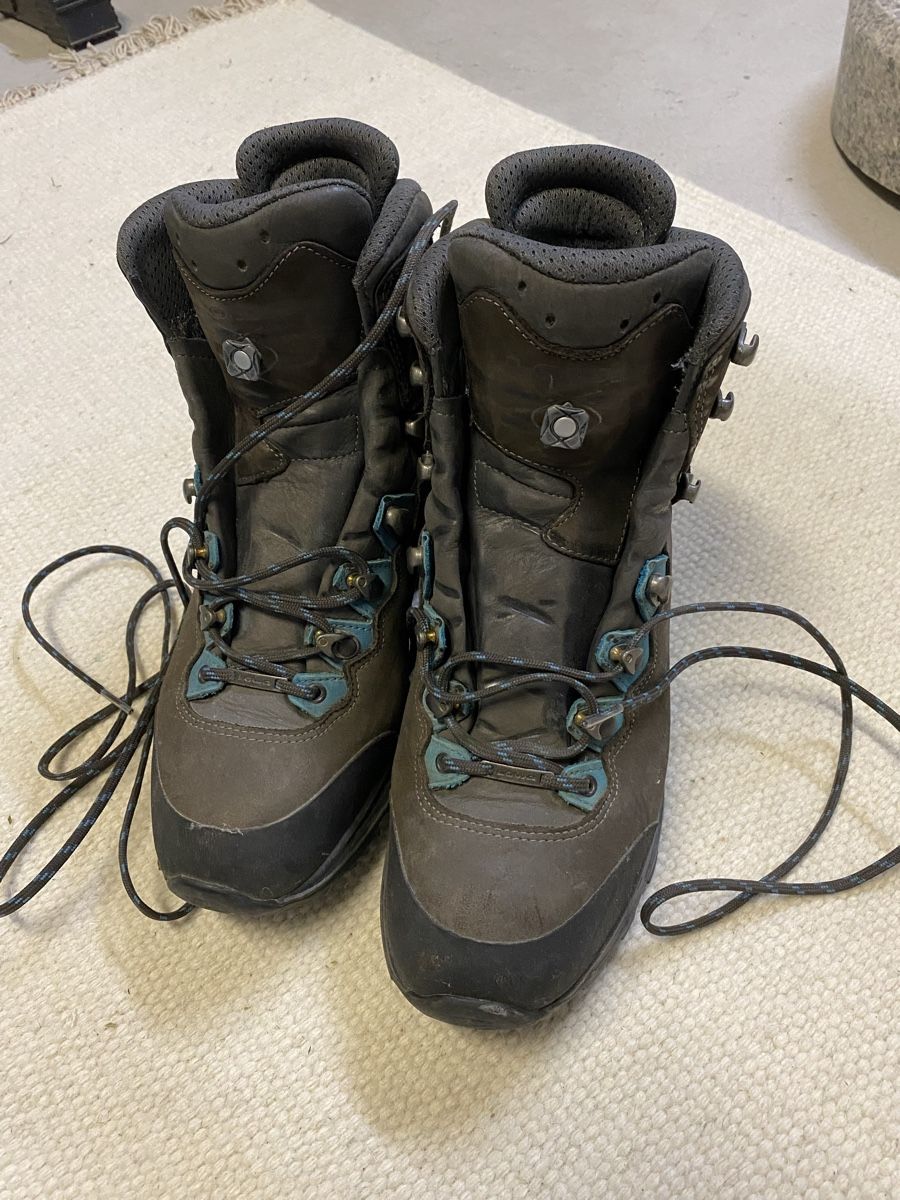 Lowa Damenschuhe: Wanderschuhe von Lowa Gr 41 – Gebraucht aus Murten von juliagnaedinger