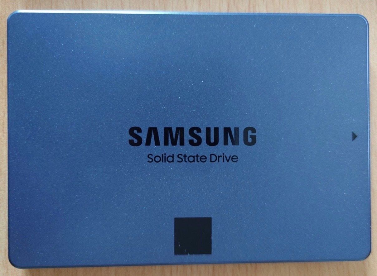 Samsung Dischi rigidi: Samsung 870 QVO 4TB SSD – Nuovo (secondo la descrizione) da Pfäffikon SZ venduto da cha_lh26 1