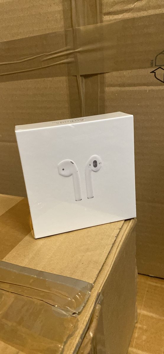 Kopfhörer: AirPods 2 – Neu und originalverpackt aus Lausanne von PANDA7 1
