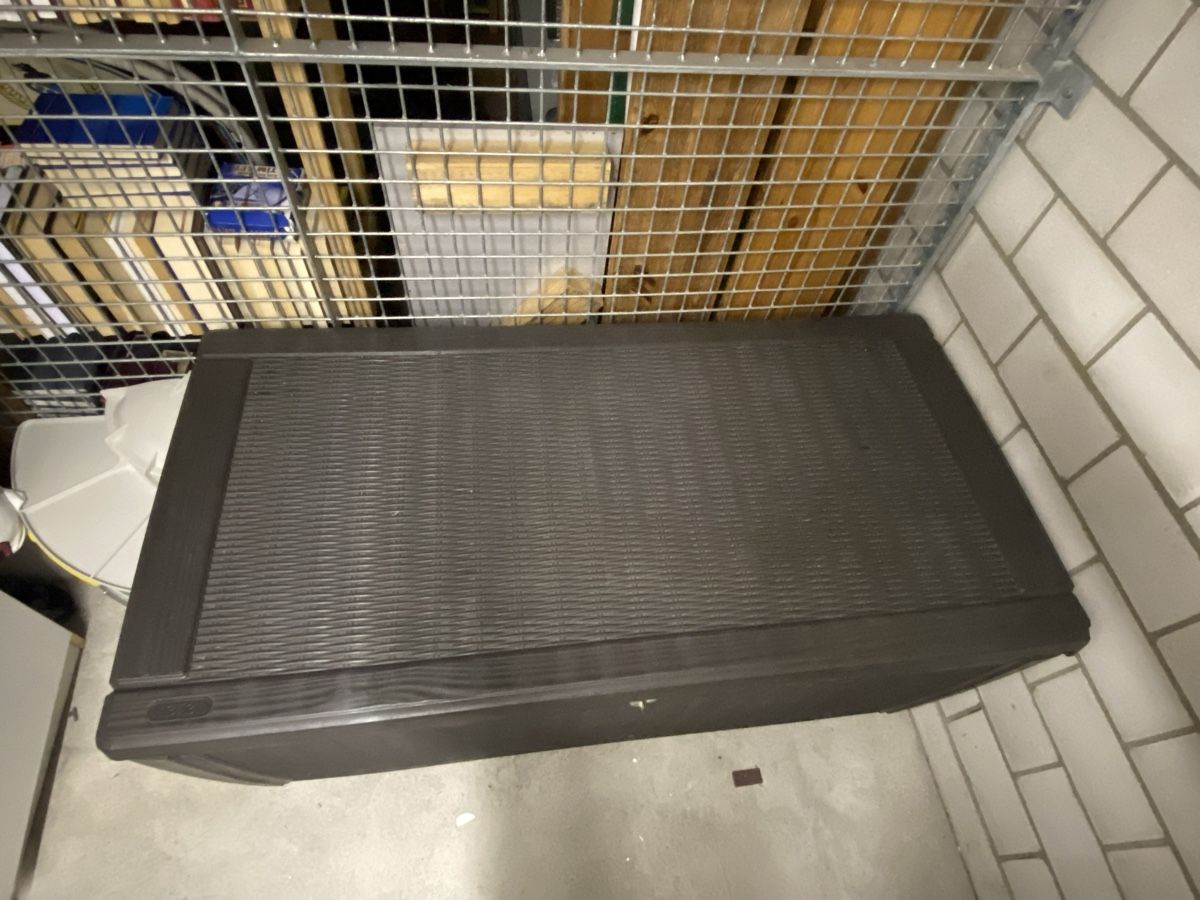 Auflagenboxen: Kissenbox – Gebraucht aus Rüti ZH von Inesaf 1