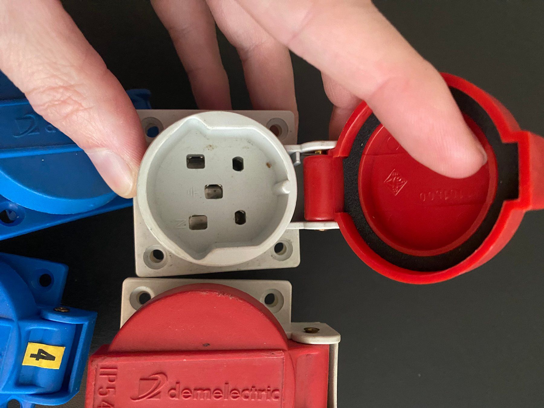 Elettrotecnica: Einbausteckdosen Typ23 Typ25 T23 T25 Stromverteiler LS RCD – Usato da Reinach BL venduto da Herzogtech 3