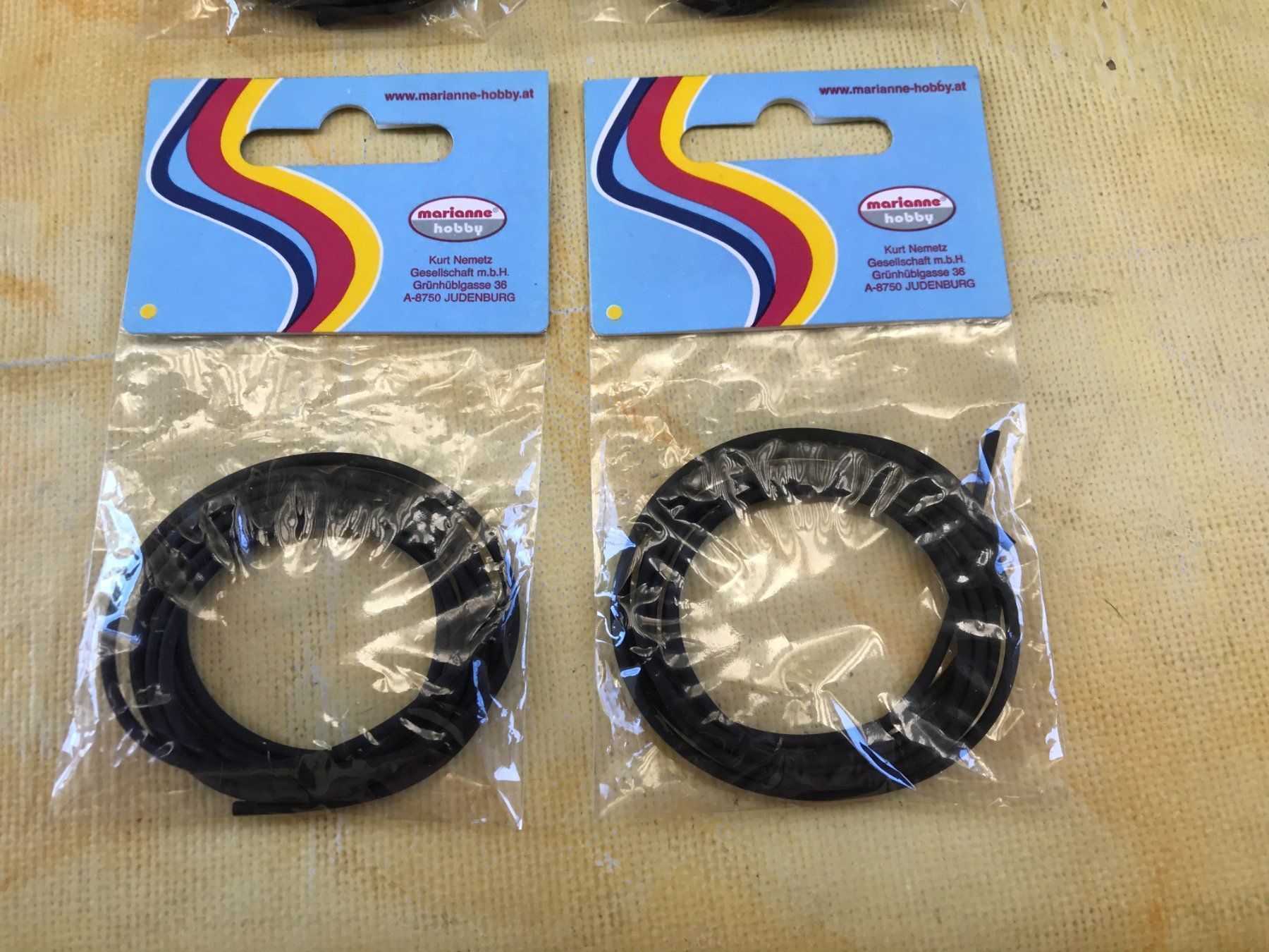 Nastri decorativi: LOT MOOSGUMMIBAND SCHWARZ – Nuovo e nell'imballaggio originale da Ostermundigen venduto da crazy-horse-1840 1